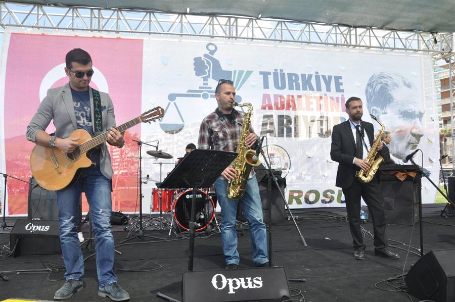 Türkiye Adaletini Arıyor İzmir Mitingi Büyük Bir Coşkuyla Gerçekleştirildi