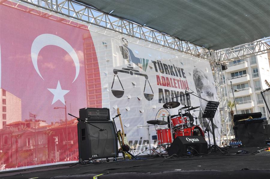 Türkiye Adaletini Arıyor İzmir Mitingi Büyük Bir Coşkuyla Gerçekleştirildi