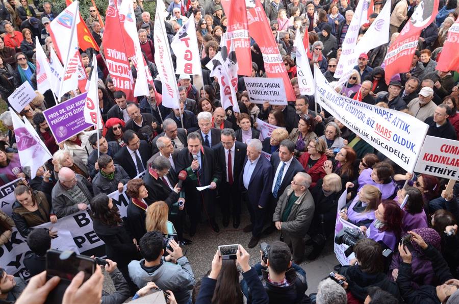 Laikliğin İlan Edildiği Günde Laiklik Yargılandı