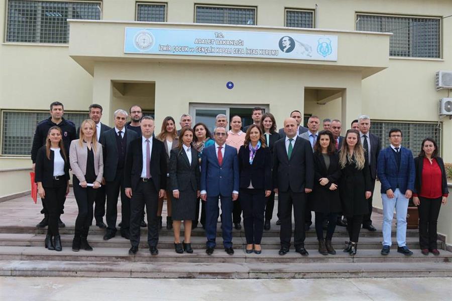 İzmir Barosu Çocuk Hakları Merkezi Üyeleri, Şakran Çocuk ve Gençlik Kapalı Ceza İnfaz Kurumunu Ziyaret Ettiler 