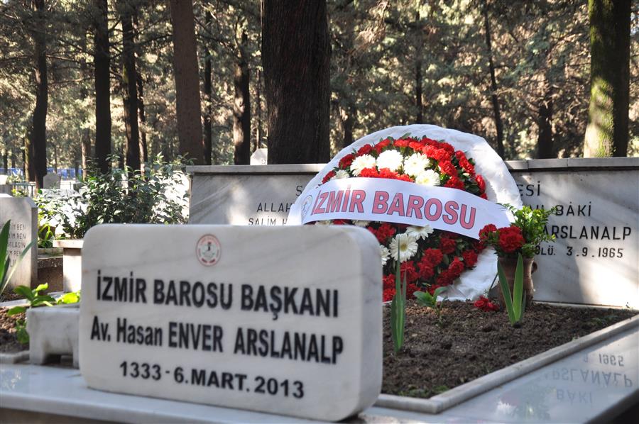 Önceki Dönem Başkanlarımızdan Av. Hasan Enver Arslanalp Kabri Başında Anıldı