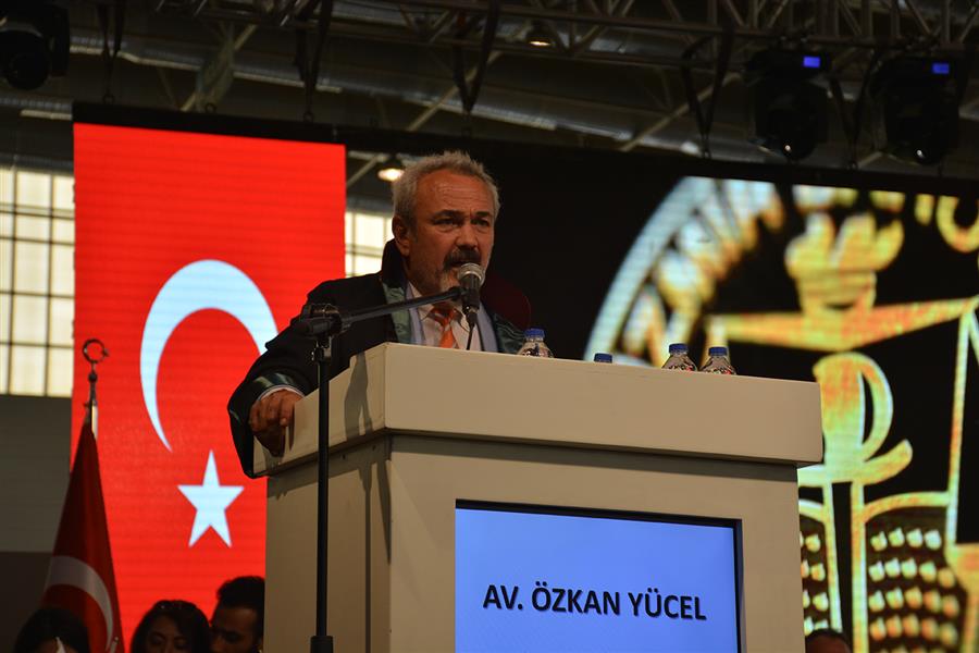 İzmir Barosu Genel Kurulu Avukat Özkan Yücel’i Yeniden Baro Başkanı Seçti