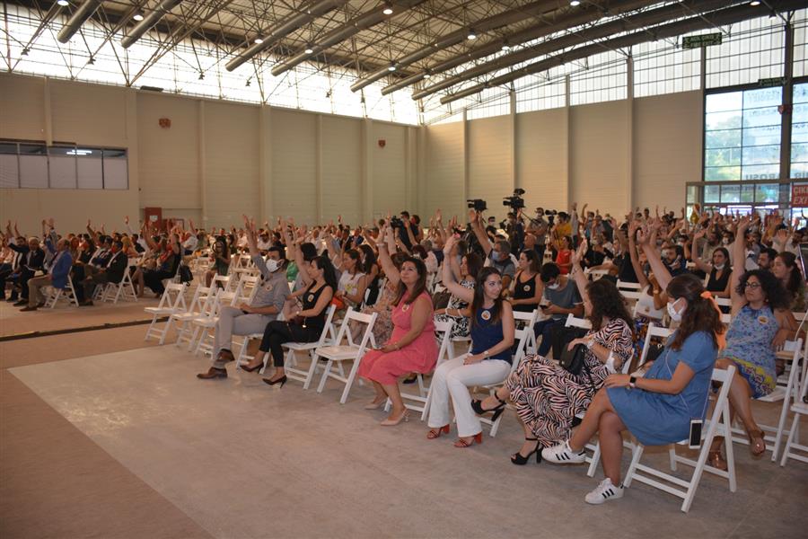 İzmir Barosu Genel Kurulu Avukat Özkan Yücel’i Yeniden Baro Başkanı Seçti