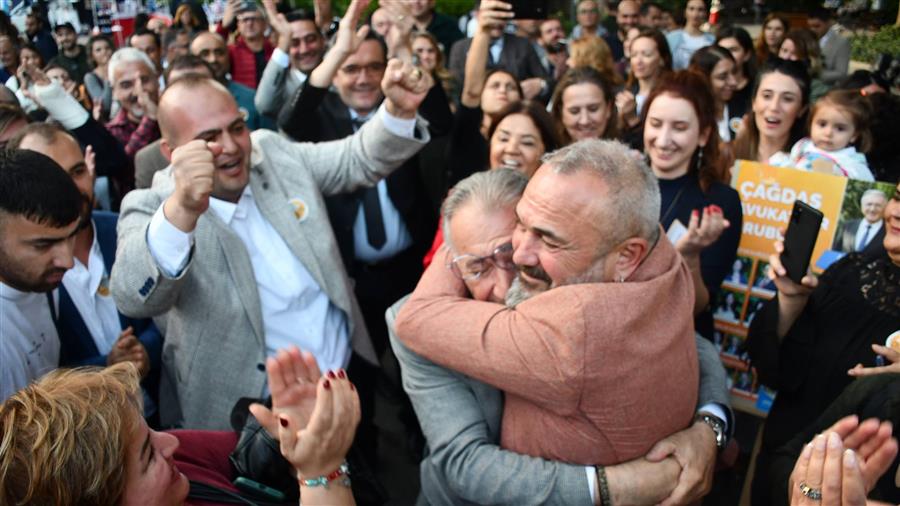 Çağdaş Avukatlar Grubu İzmir Barosu Seçimlerini Yeniden Kazandı