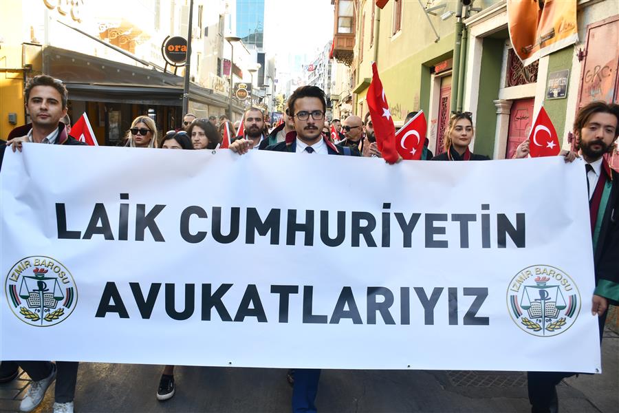 İzmir Barosu Cumhuriyet Coşkusunu Yürekten Yaşıyor 