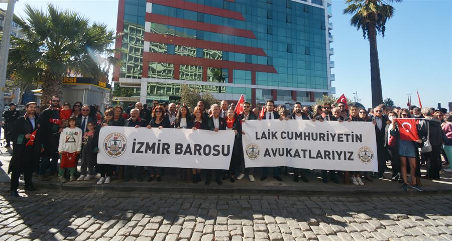 İzmir Barosu Cumhuriyet Coşkusunu Yürekten Yaşıyor 