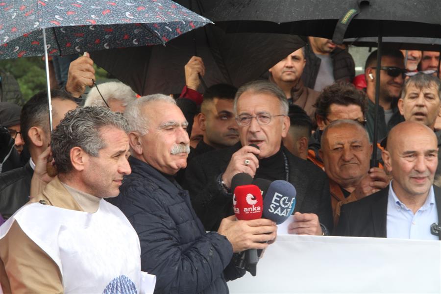 İzmir Emek ve Demokrasi Güçleri Adalet İçin Yürüdü: Karanlığa Teslim Olmayacağız