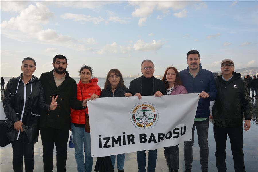 İzmir Emek ve Demokrasi Güçleri Adalet İçin Yürüdü: Karanlığa Teslim Olmayacağız