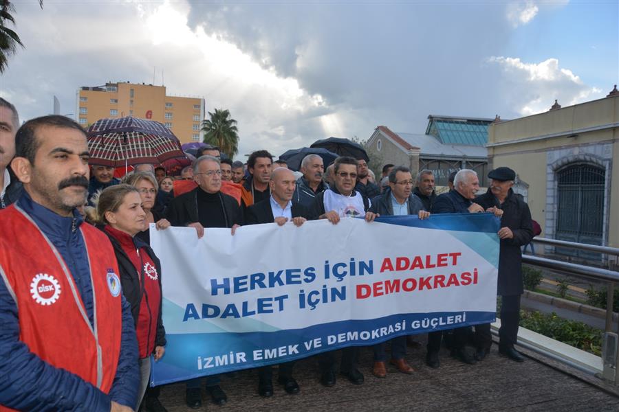İzmir Emek ve Demokrasi Güçleri Adalet İçin Yürüdü: Karanlığa Teslim Olmayacağız