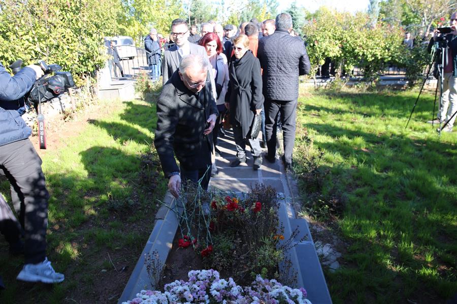 Katledilmesinin 8. Yılında Mezarı Başında Andığımız Diyarbakır Barosu Başkanı Av. Tahir Elçi İçin Adalet Arayışımız Devam Ediyor