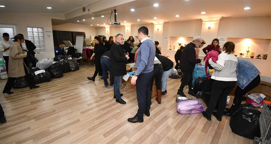 Ayni Yardımların İlk Grubu Deprem Bölgesine Götürülmek Üzere Teslim Edilmiştir