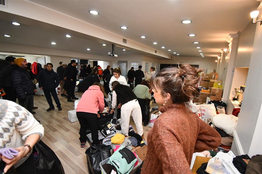 Ayni Yardımların İlk Grubu Deprem Bölgesine Götürülmek Üzere Teslim Edilmiştir