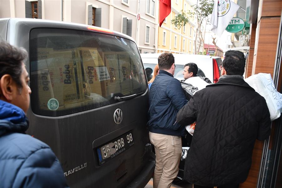 Ayni Yardımların İlk Grubu Deprem Bölgesine Götürülmek Üzere Teslim Edilmiştir