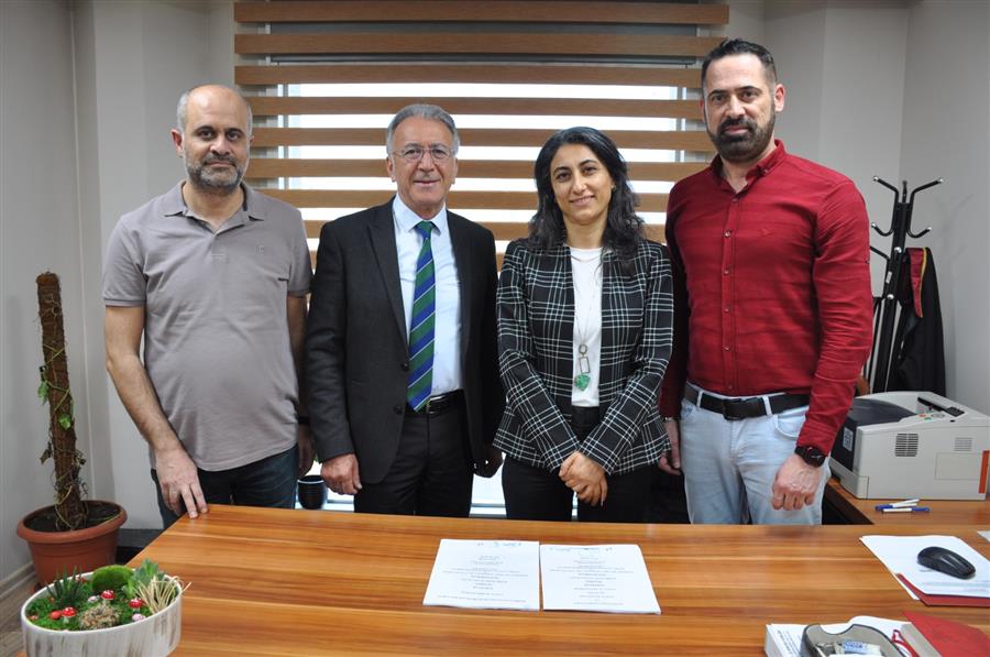 İzmir Barosu ile İzmir Barosu çalışanlarının örgütlü olduğu Tez-Koop İş Sendikası arasında süren toplu iş sözleşmesi görüşmeleri anlaşmayla sonuçlandı.