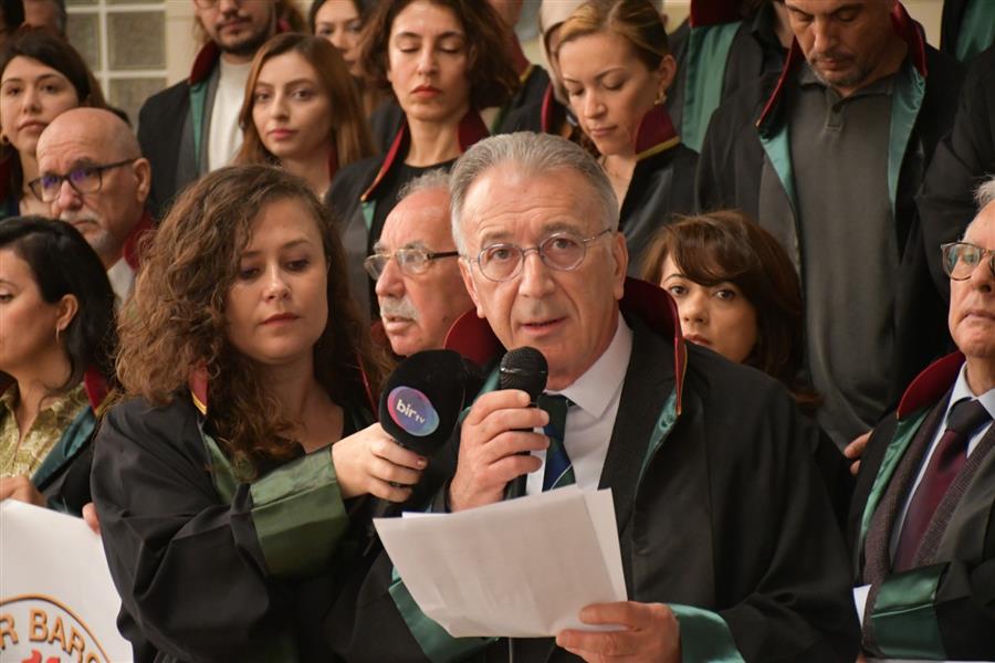 Avukatız! Buradayız! Mesleğimizi Savunuyoruz!