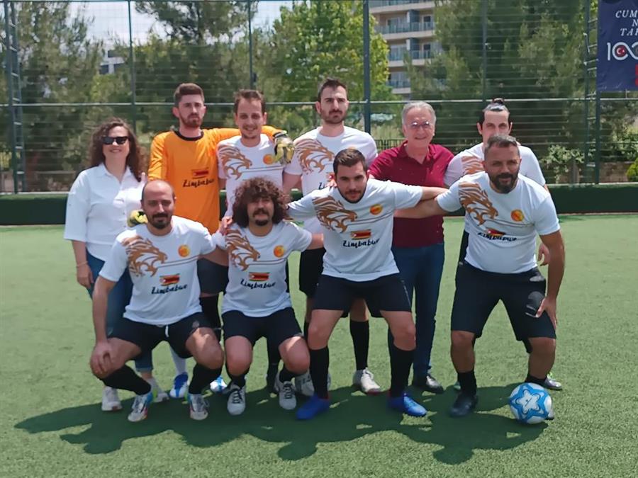İzmir Barosu 32. Geleneksel Halı Saha Turnuvası Başladı