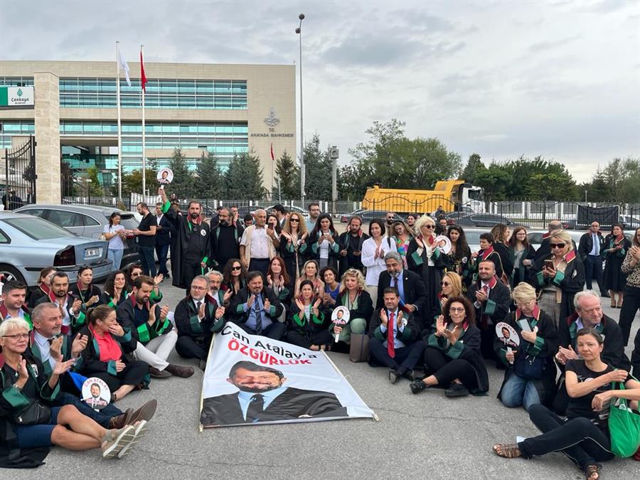 Meslektaşımız Av. Ş. Can Atalay’ın “Serbest Bırakılması Çağrısı” İçin Anayasa Mahkemesi Önündeydik