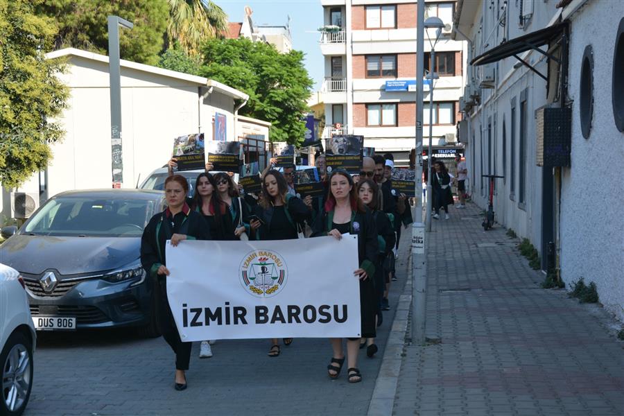 İzmir Barosu Sokakta Yaşayan Hayvanlar İçin Alandaydı!