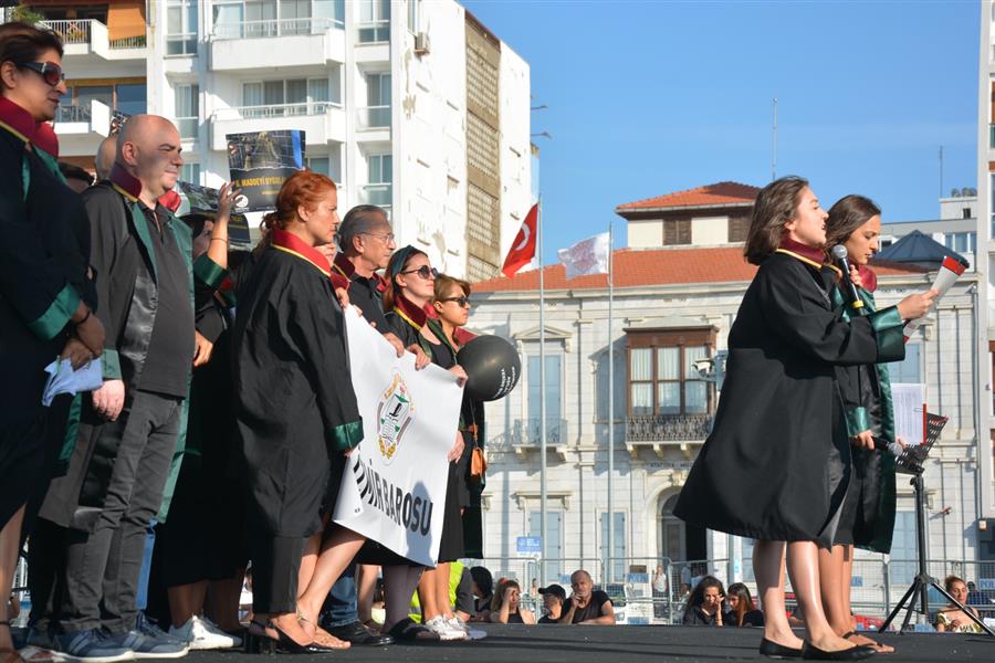 İzmir Barosu Sokakta Yaşayan Hayvanlar İçin Alandaydı!