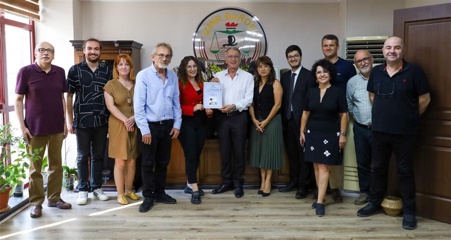 İzmir Barosu Fotoğraf Grubu  “Sokakta Yaşayan Hayvanlarımız” Sergisi Düzenledi.
