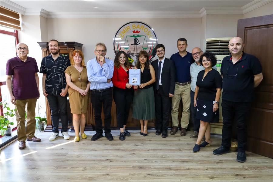 İzmir Barosu Fotoğraf Grubu  “Sokakta Yaşayan Hayvanlarımız” Sergisi Düzenledi.