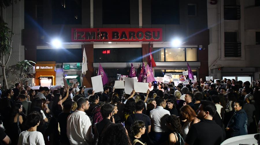 Hiçbir Kadın Asla Yalnız Yürümeyecek!