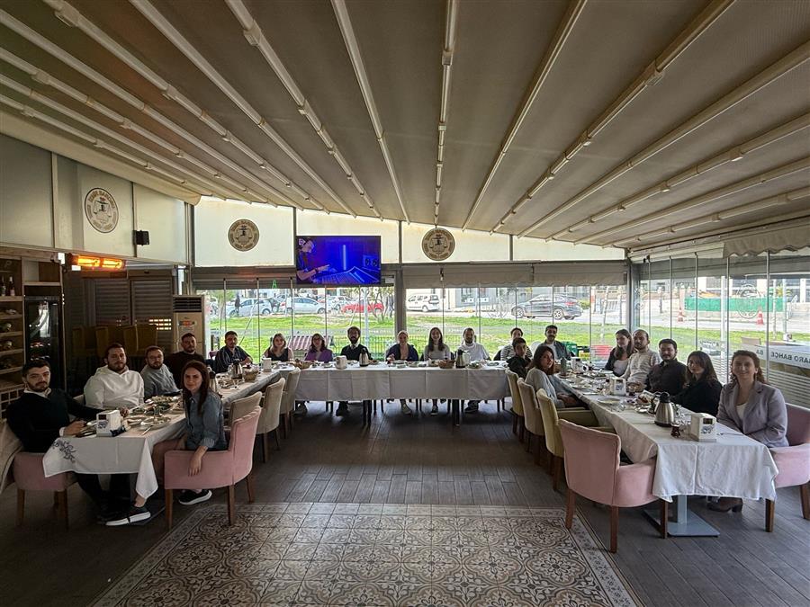 İzmir Barosu Genç Avukatlar Meclisinden Geleneksel Kahvaltı Buluşması