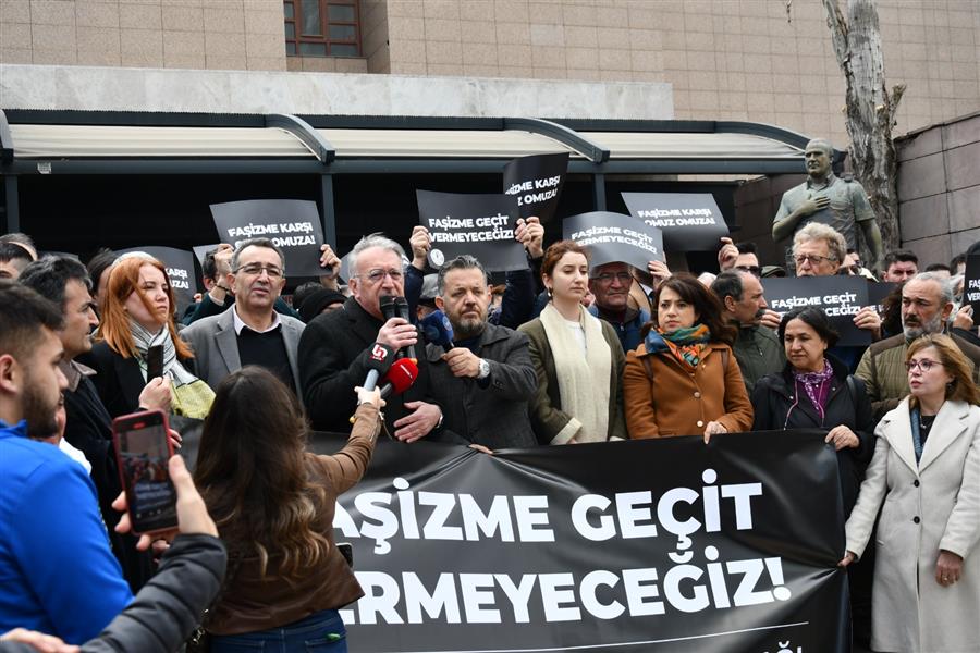 İzmir Barosundan Gözaltılara Sert Tepki: "Bu Siyasi Bir Darbedir!"