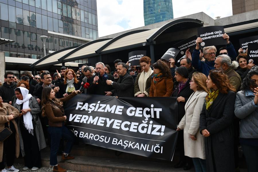 İzmir Barosundan Gözaltılara Sert Tepki: "Bu Siyasi Bir Darbedir!"