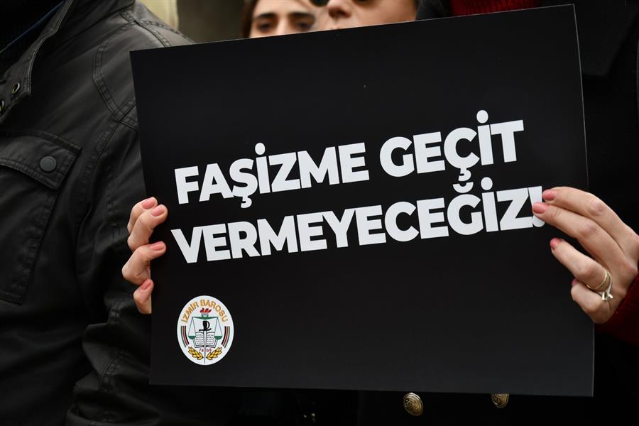 İzmir Barosundan Gözaltılara Sert Tepki: "Bu Siyasi Bir Darbedir!"