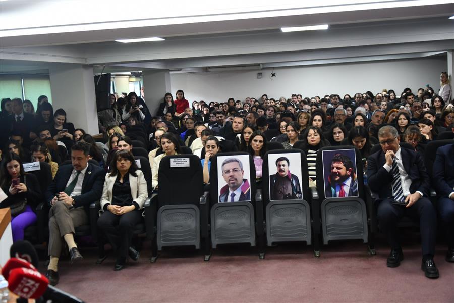 İzmir Barosundan “Faşizmin Hedefinde; Barolar ve Avukatlar” Konferansı