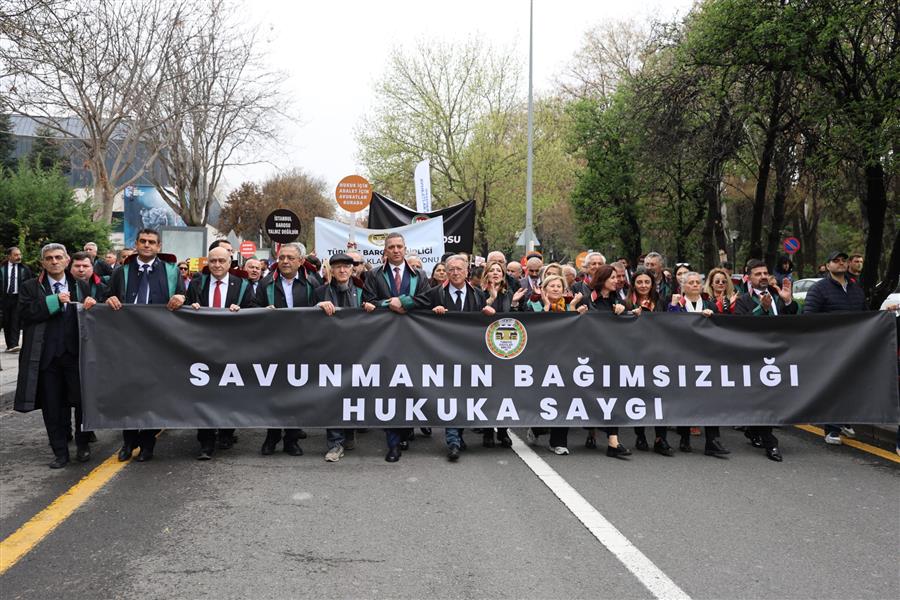 İzmir Barosu Ankara’da “Savunmanın Bağımsızlığı, Hukuka Saygı” İçin Yürüdü